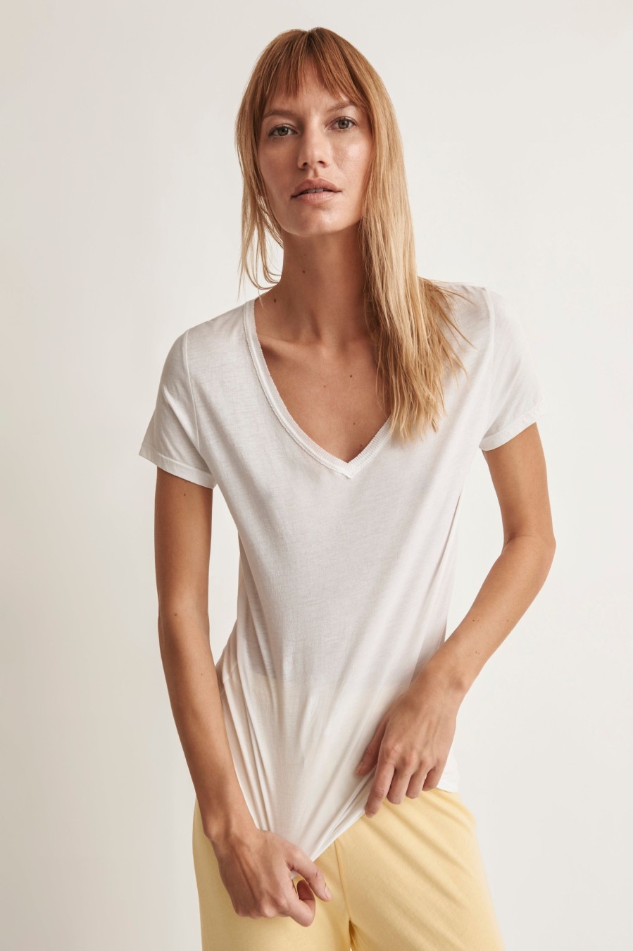 Essentials OSS | V-Neck Easy Tee