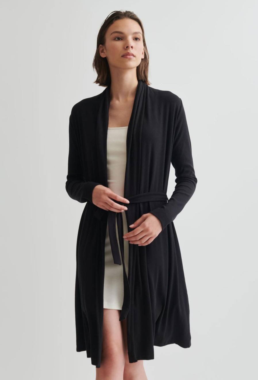 Essentials OSS | Nina Robe Black