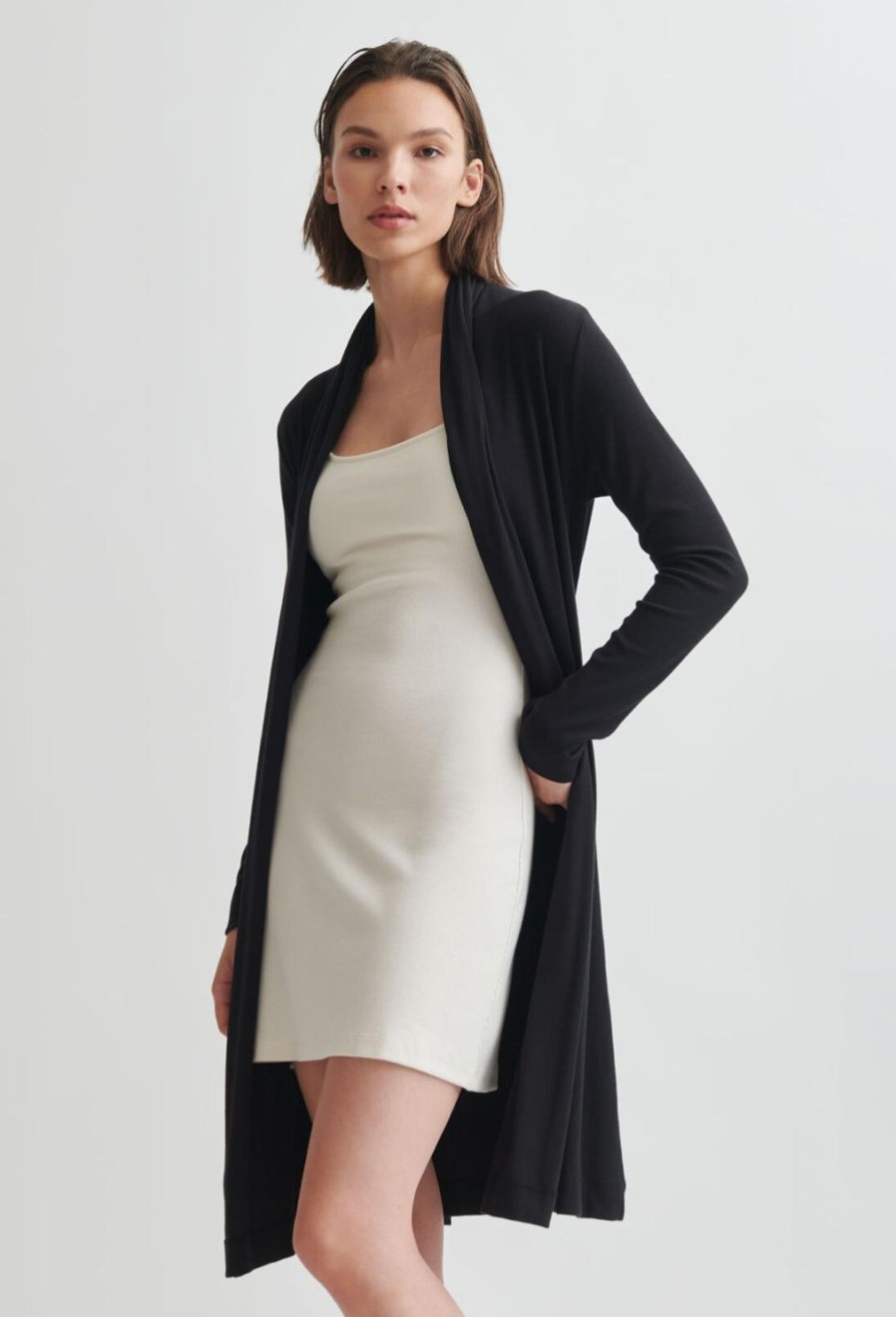 Essentials OSS | Nina Robe Black